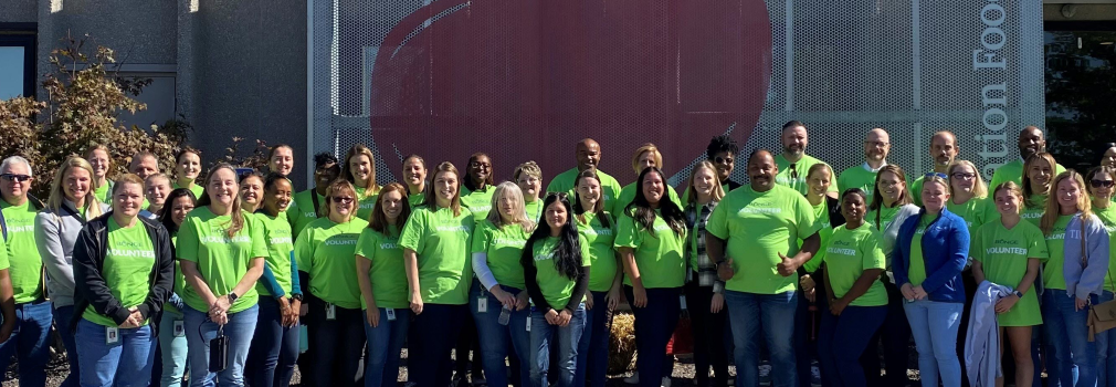 Group of Bunge volunteers standing in front of Operation Food Search building