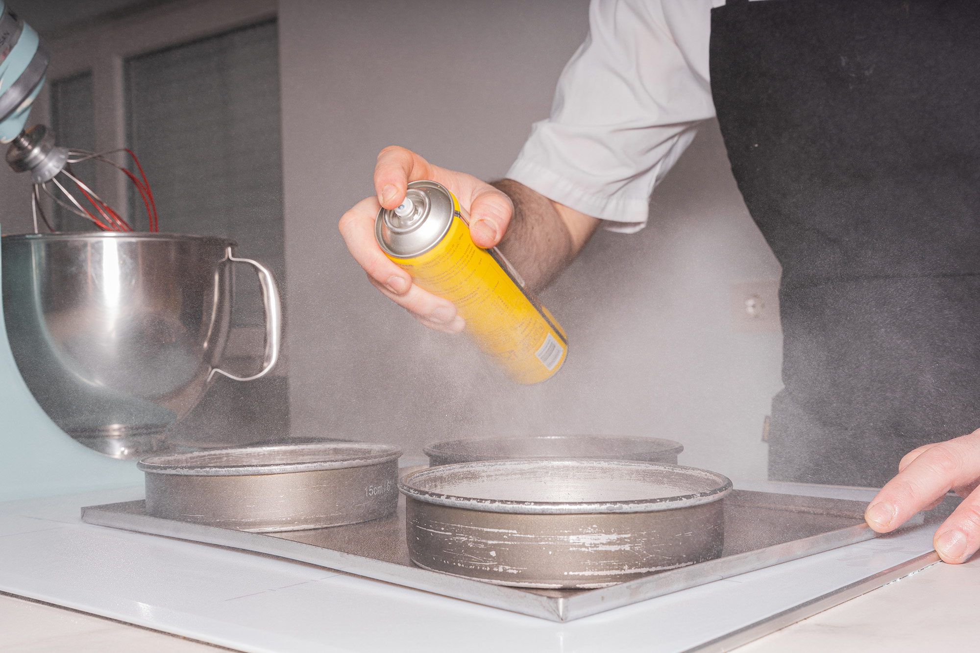 spraying muffin tin / baking sheet/ loaf pan 