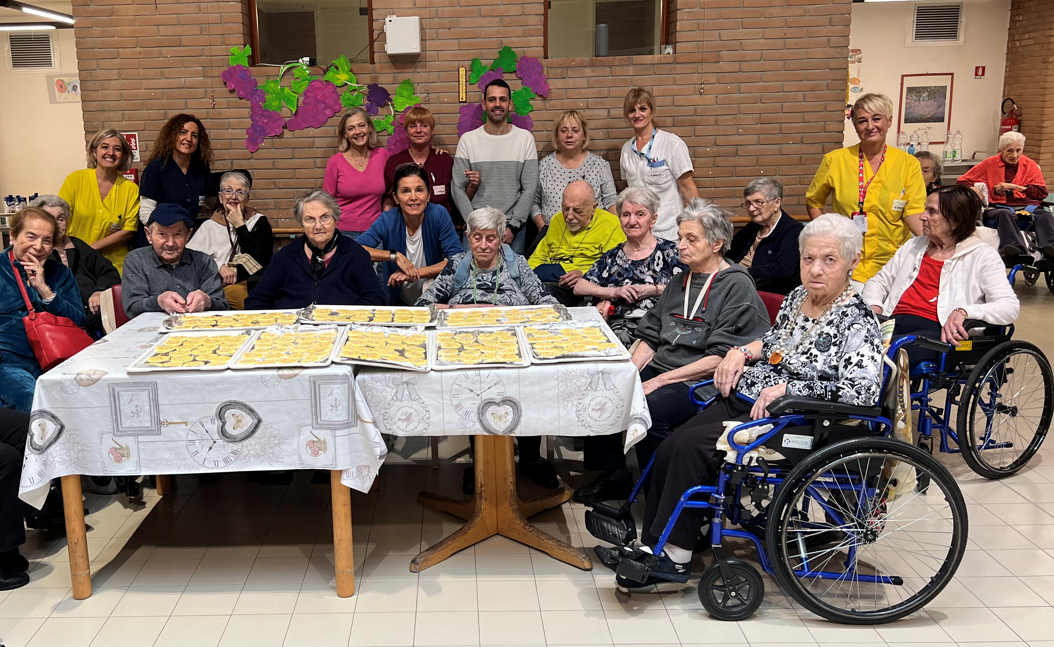 Group picture including Bunge team and elderly residents at the Galla Placidia Center in Ravenna